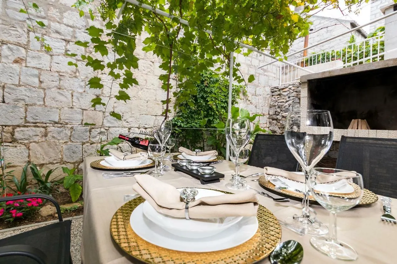 Apartment Stari Dvor Kastela Croatia